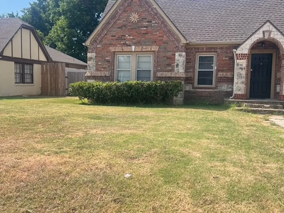804 Austin St