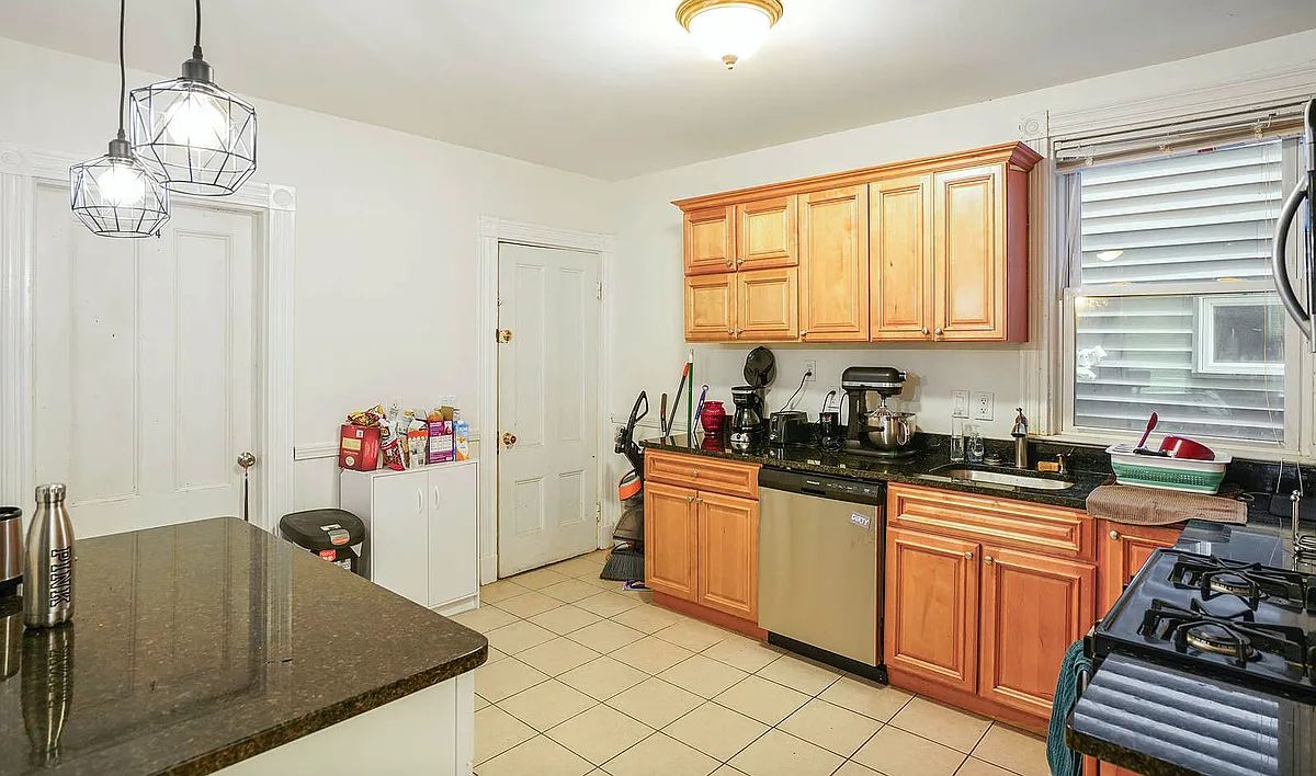 Building Photo - 13 Sachem St #1