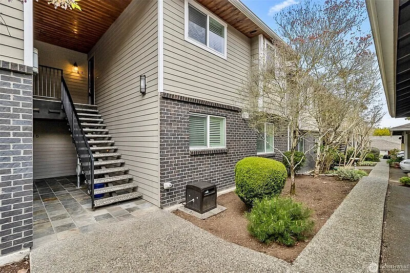 2 bed, 1.5 bath, 1068 sqft, $2,995 — Photo 1