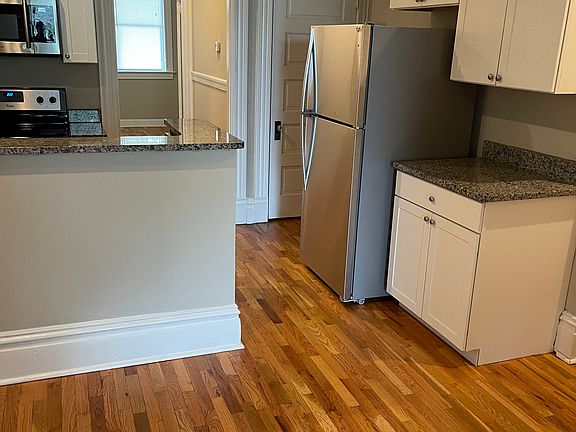 3rd image of 1806-1808 Allen Ave #1