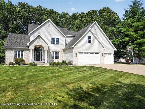 4th image of 2419 White Pine Dr