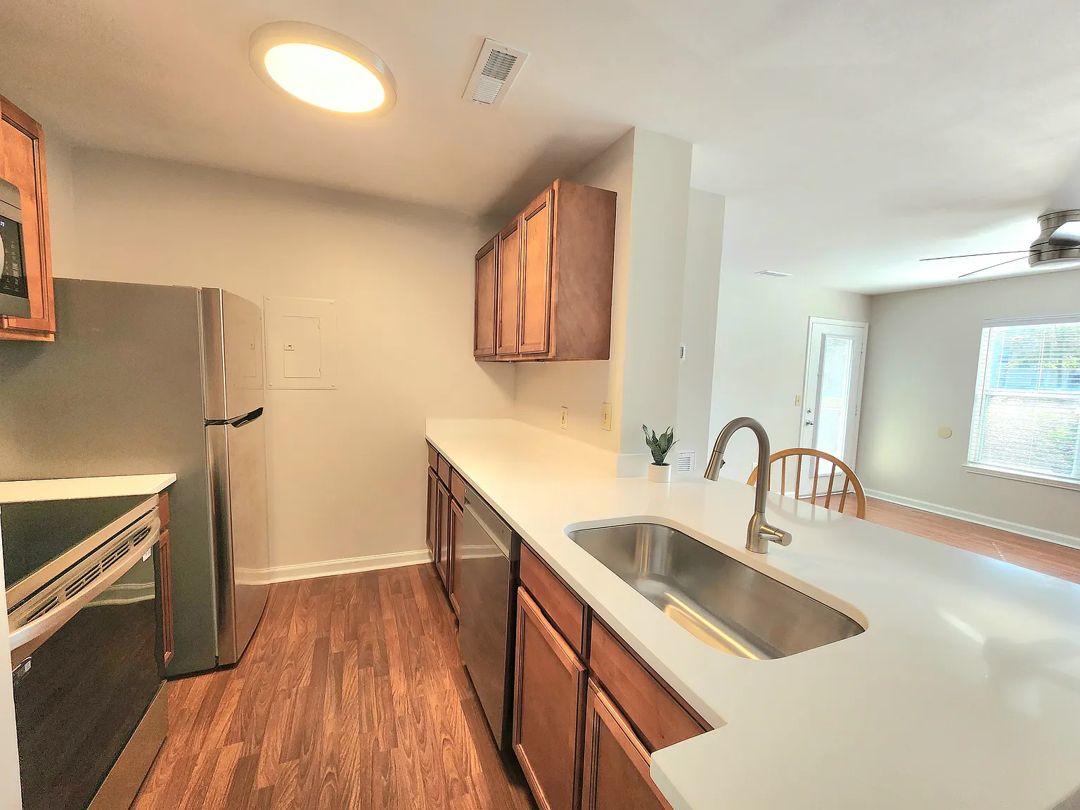 1 bed, 600 sqft, $1,700 — Photo 3