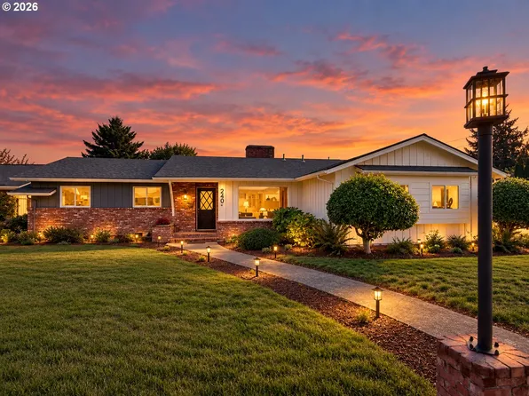 240 NW Baker Creek Rd, McMinnville, OR 97128