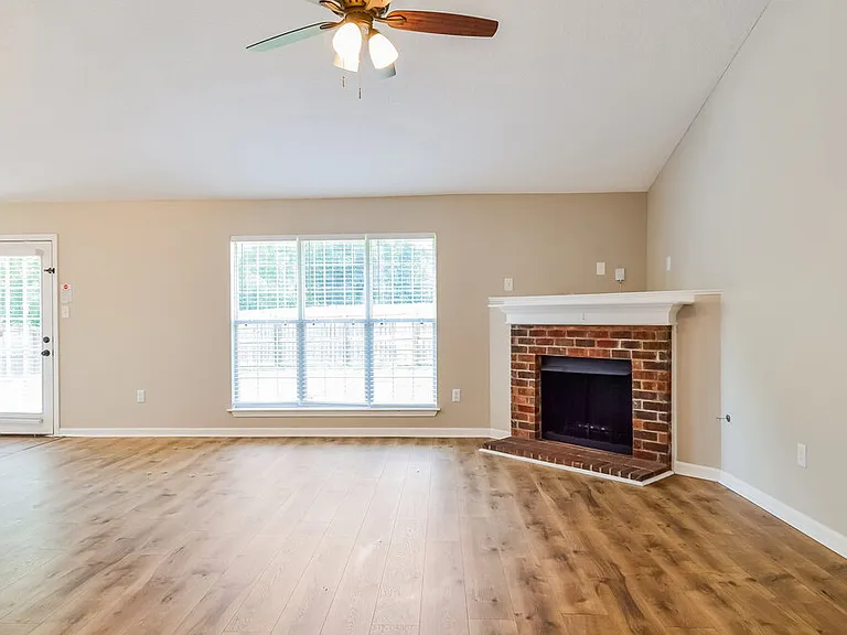 1720 Avery Cv — Photo 6