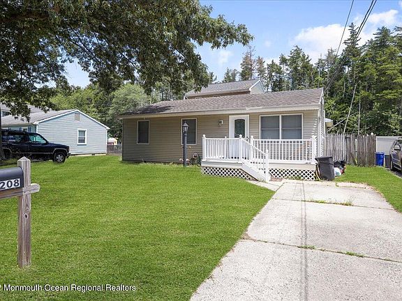 3rd image of 1208 Lakeside Dr S