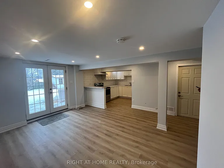 4203 Wheelwright Cres — Photo 2
