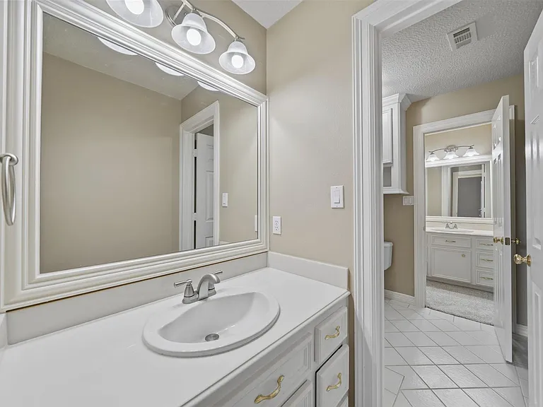 13714 Gainesway Dr — Photo 34