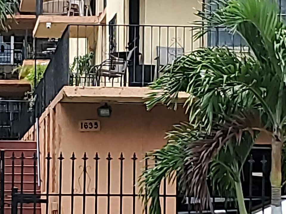 1st image of 1635 W 44th Pl APT 215