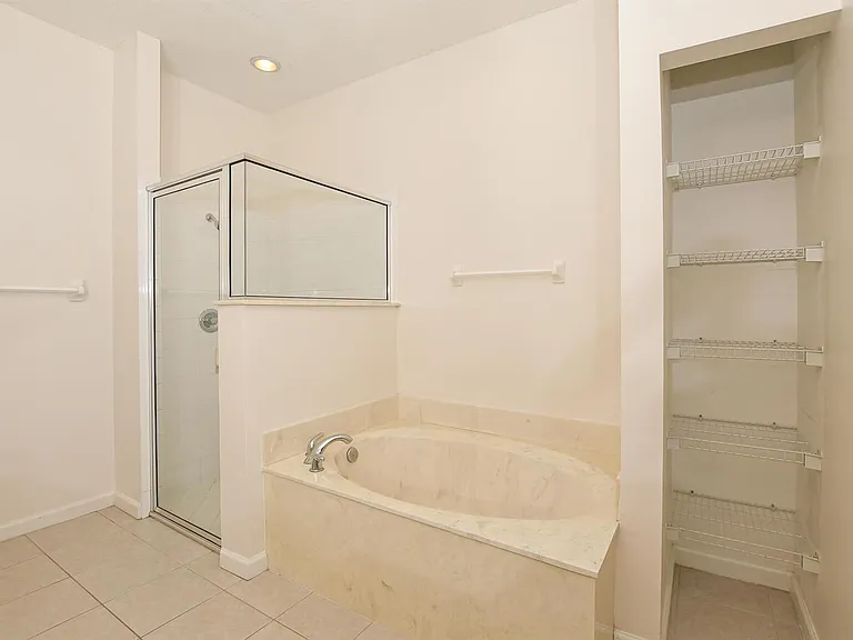 649 NE Bent Paddle Ln — Photo 23