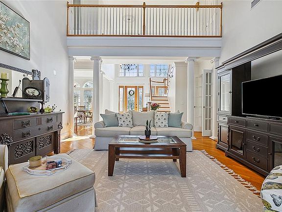 3rd image of 50 Forest Oaks Dr