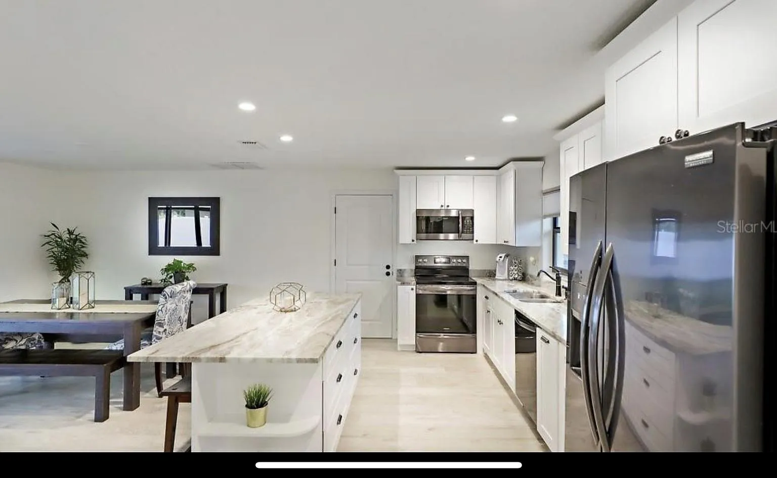 2 bed, 1161 sqft, $3,700 — Photo 3