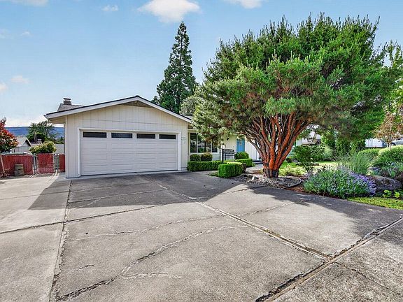 3rd image of 931 Mira Mar Ave