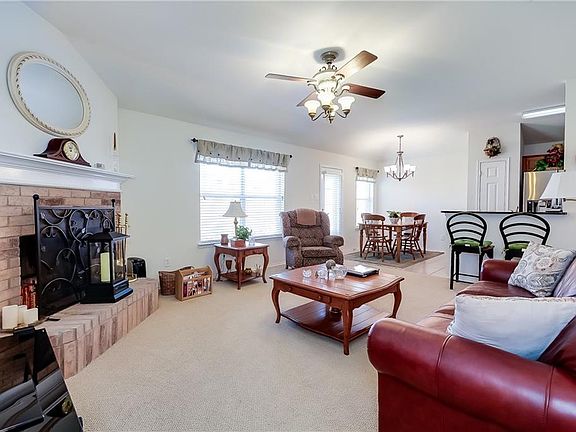 4th image of 2601 Douglas Dr
