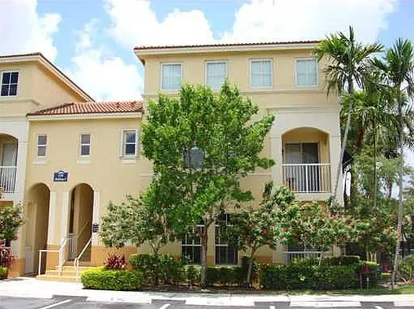 130 Jacaranda Country Club Dr #103, Plantation, FL 33324