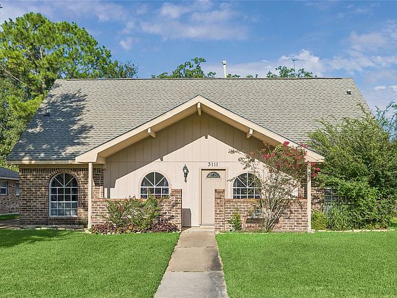 2nd image of 3111 Apple Dr