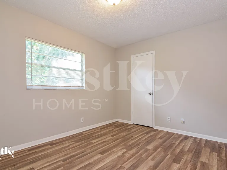 500 Brenda Dr — Photo 13