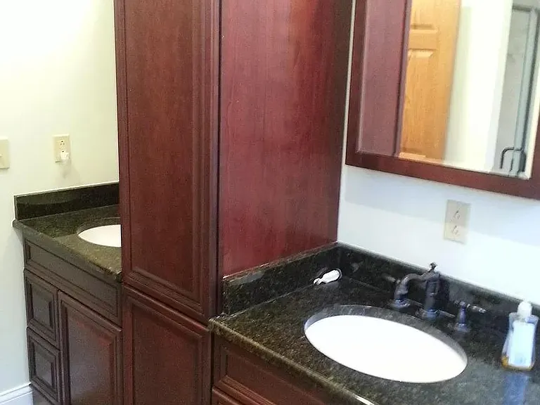 1075 Summit St — Photo 22