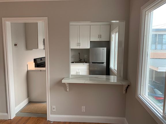 3rd image of 1968 S Robertson Blvd #1