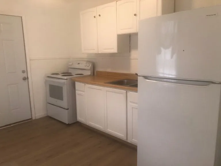 2730 Knox Ave — Photo 2