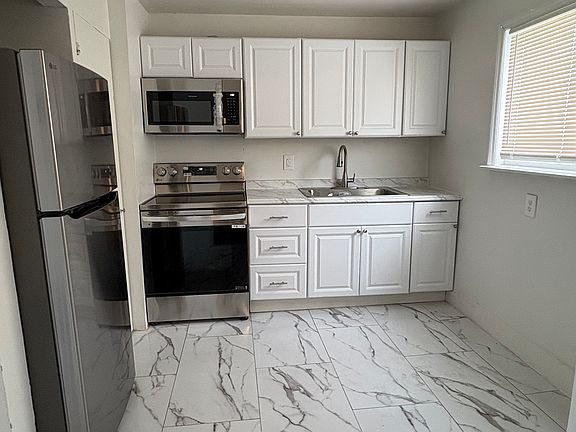 5th image of 10252 Duke Dr