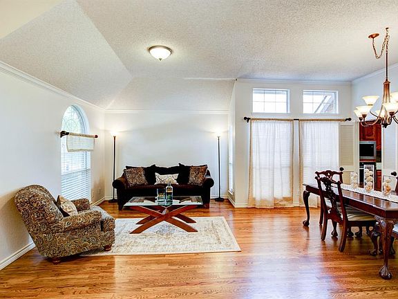 3rd image of 1426 Charlotte Way
