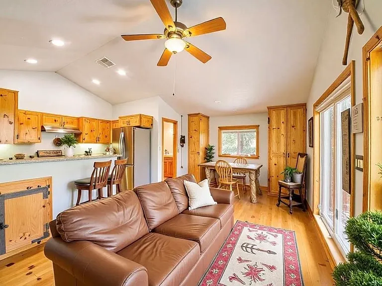1301 Ringtail Rd — Photo 2