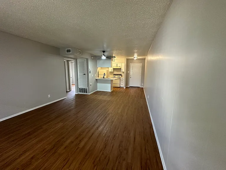 305 W 39th 1/2 St #1-206 — Photo 4