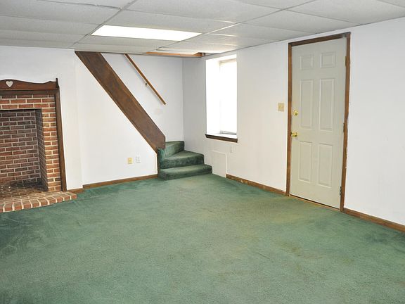 2nd image of 32 E Main St