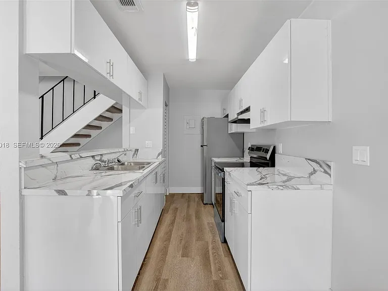 2109 Catherine Dr #4 — Photo 9