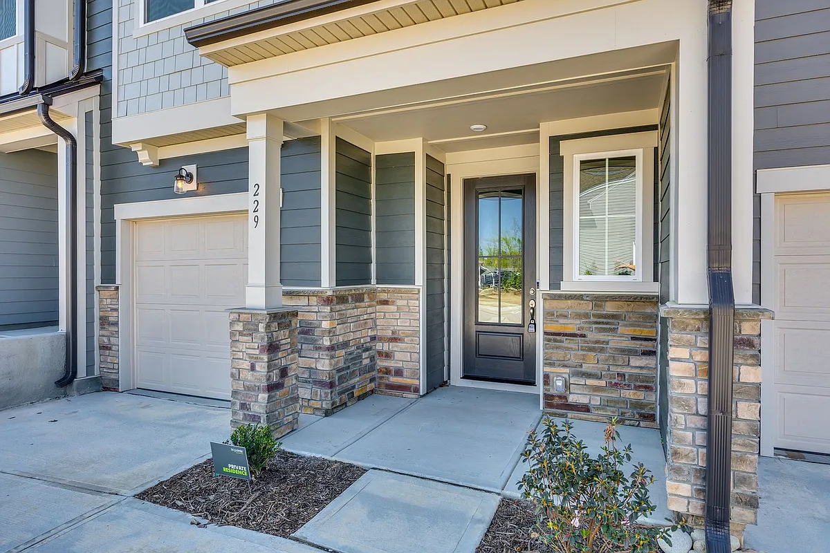 Building Photo - 229 Brooks Springs Dr