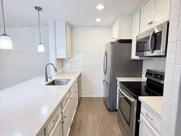 5257 Radford Ave Unit 106, Valley Village, CA 91607