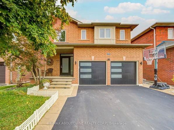 2181 Stratus Dr, Oakville, ON L6M 4W5