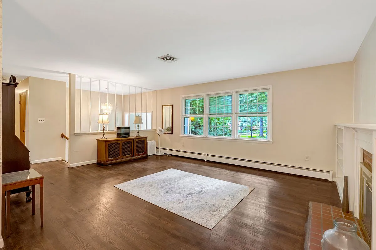 4 bed, 3.0 bath, 1862 sqft, $2,500 — Photo 2