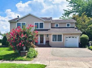 199 Continental Dr, New Hyde Park, NY 11040