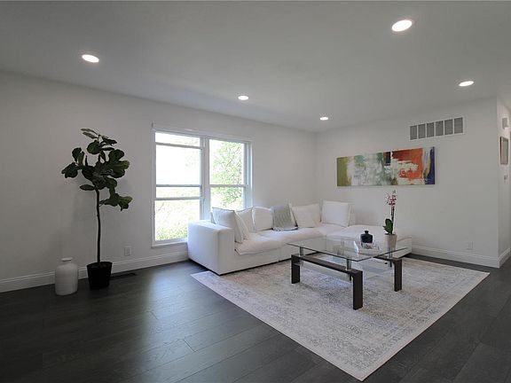 5th image of 10407 Briarbend Dr APT 4