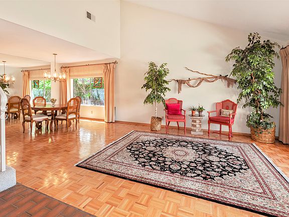 Formal Livingroom & Dining