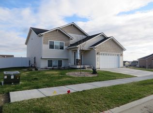 3713 Rocky Wagon St, Williston, ND 58801