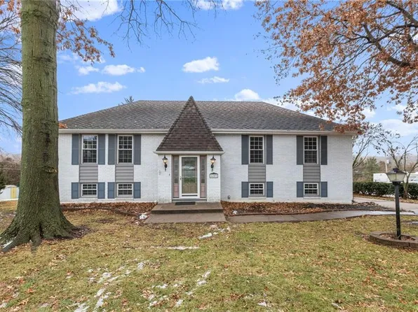 6409 NW Colony Cir, Parkville, MO 64152