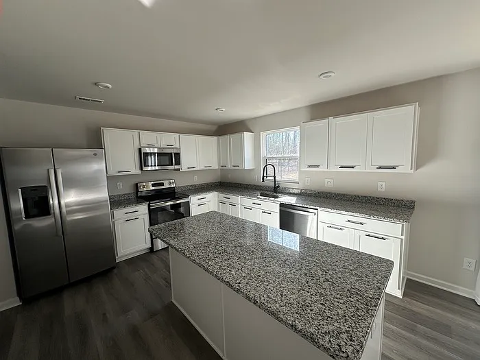 4 bed, 2.5 bath, 2200 sqft, $2,250 — Photo 2