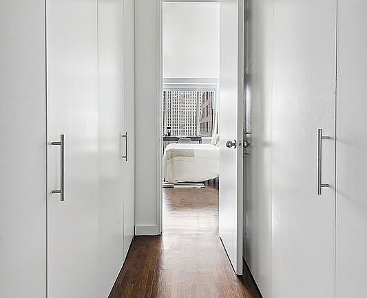 4th image of 15 W 53rd St #31C