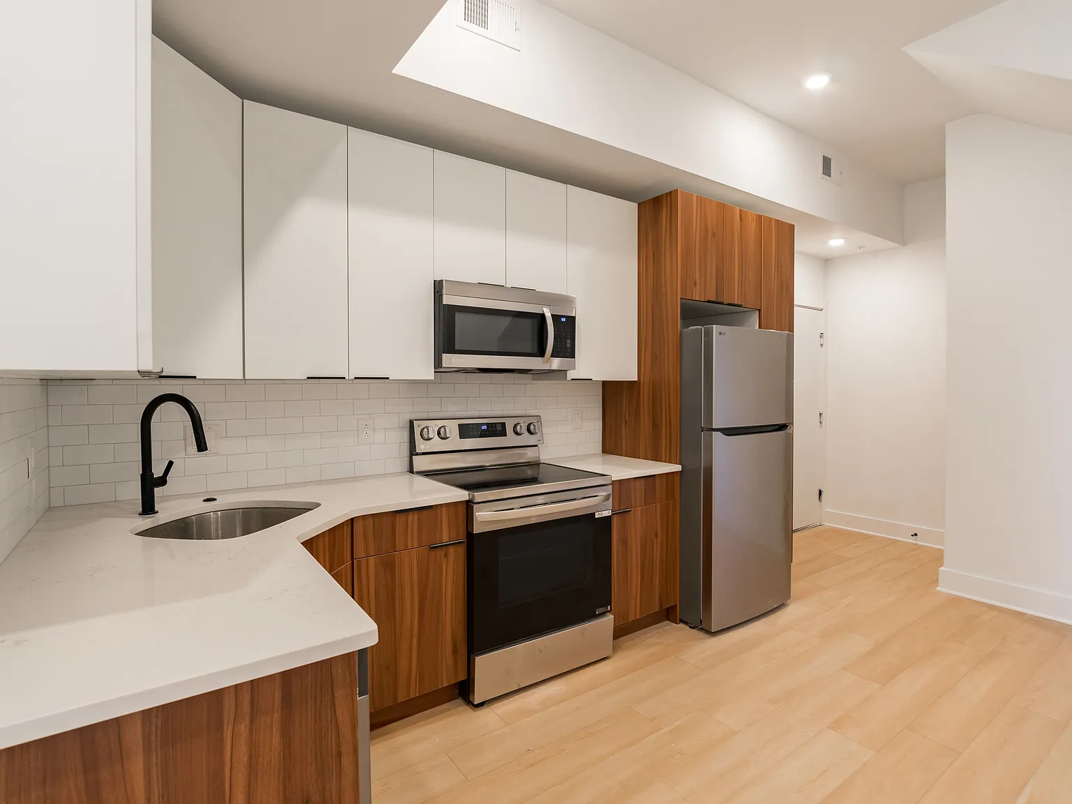 4408 Lancaster Ave — Photo 2