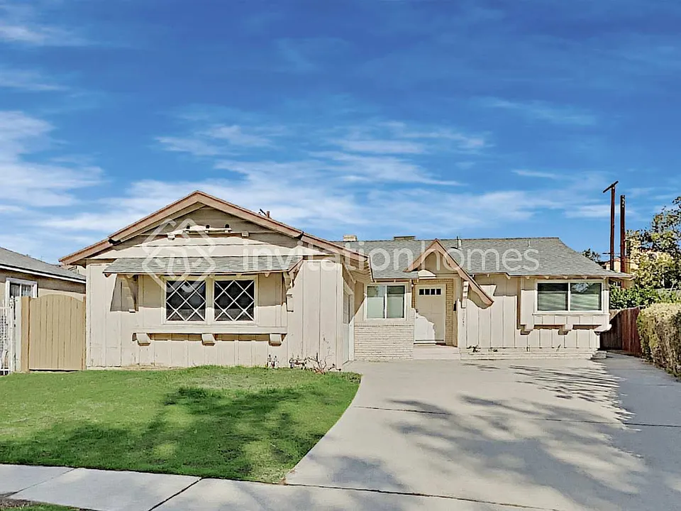 16745 Archwood St