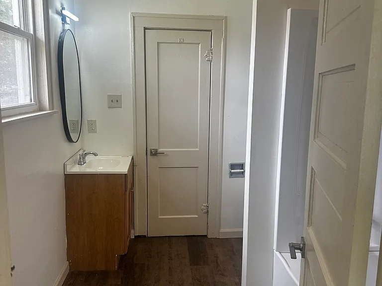 810 E Miami Ave — Photo 4