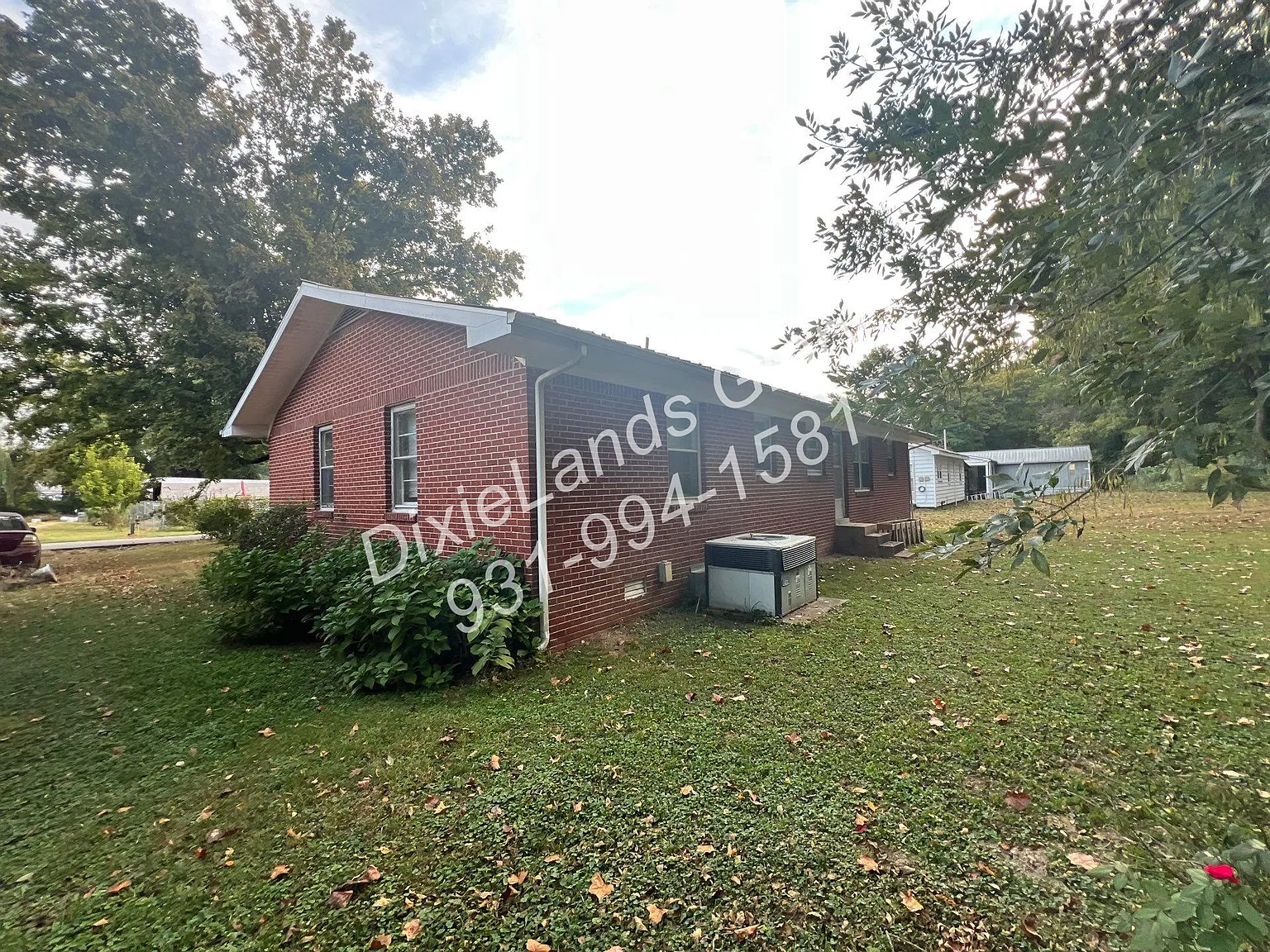 3 bed, 1.0 bath, 1100 sqft, $1,050 — Photo 2