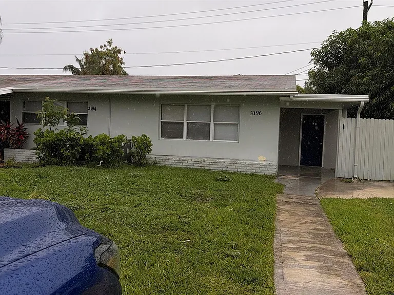 3194 Prince Dr — Photo 1