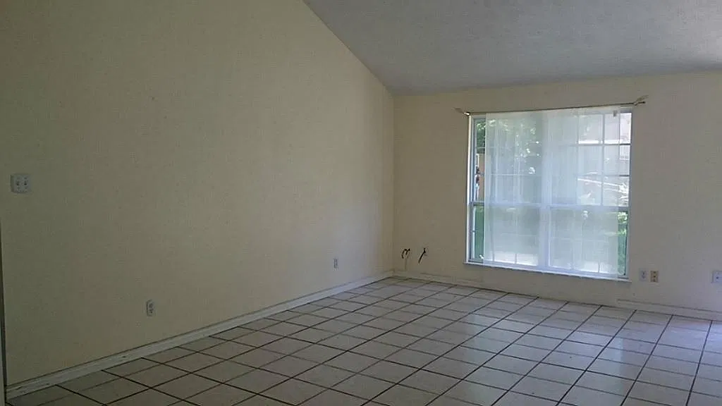 3 bed, 2.0 bath, 1188 sqft, $1,750 — Photo 2