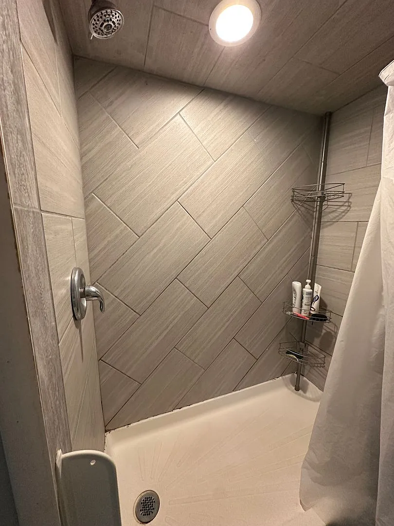 Shared Living in a 6-Bed, 3-Bath Oasis! — Photo 4