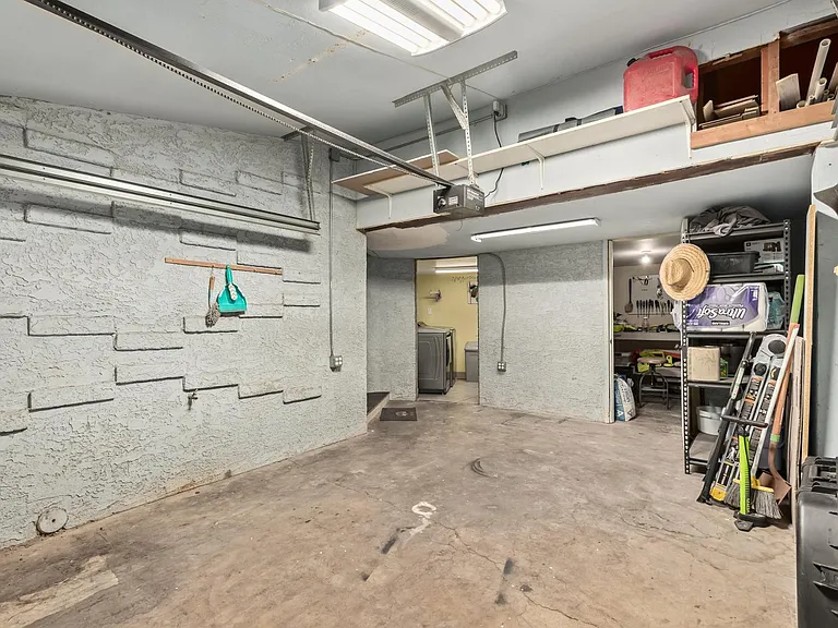 3730 E Kings Ave — Photo 27