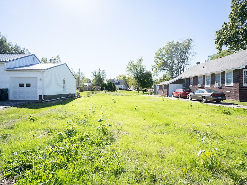 2nd image of 318 Woodland Ave