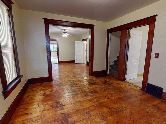 4th image of 904 Hovey St SW